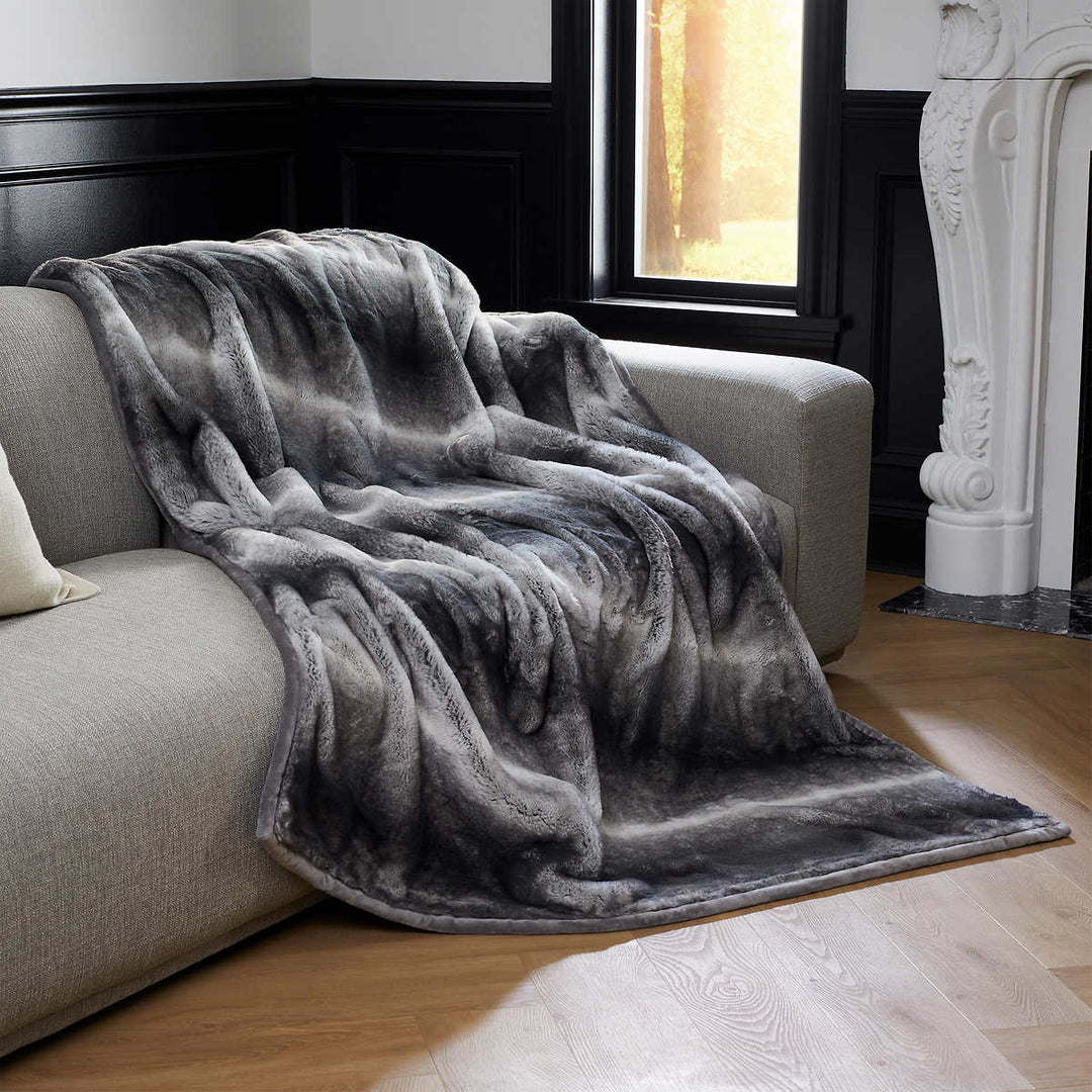 Mon Chateau - Luxury Faux Fur Throw