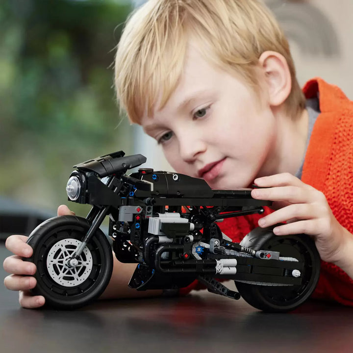 LEGO Technic DC Batman Batcycle 42155